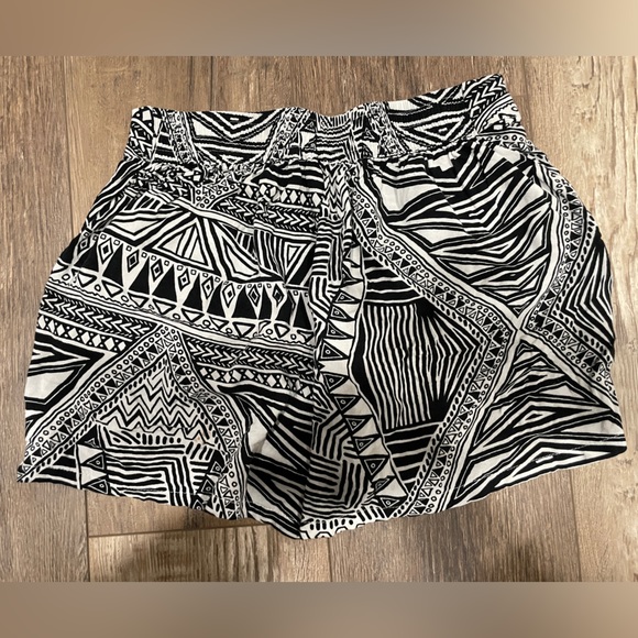 Decree Tribal/Aztec Black and white Print shorts - Picture 2 of 4